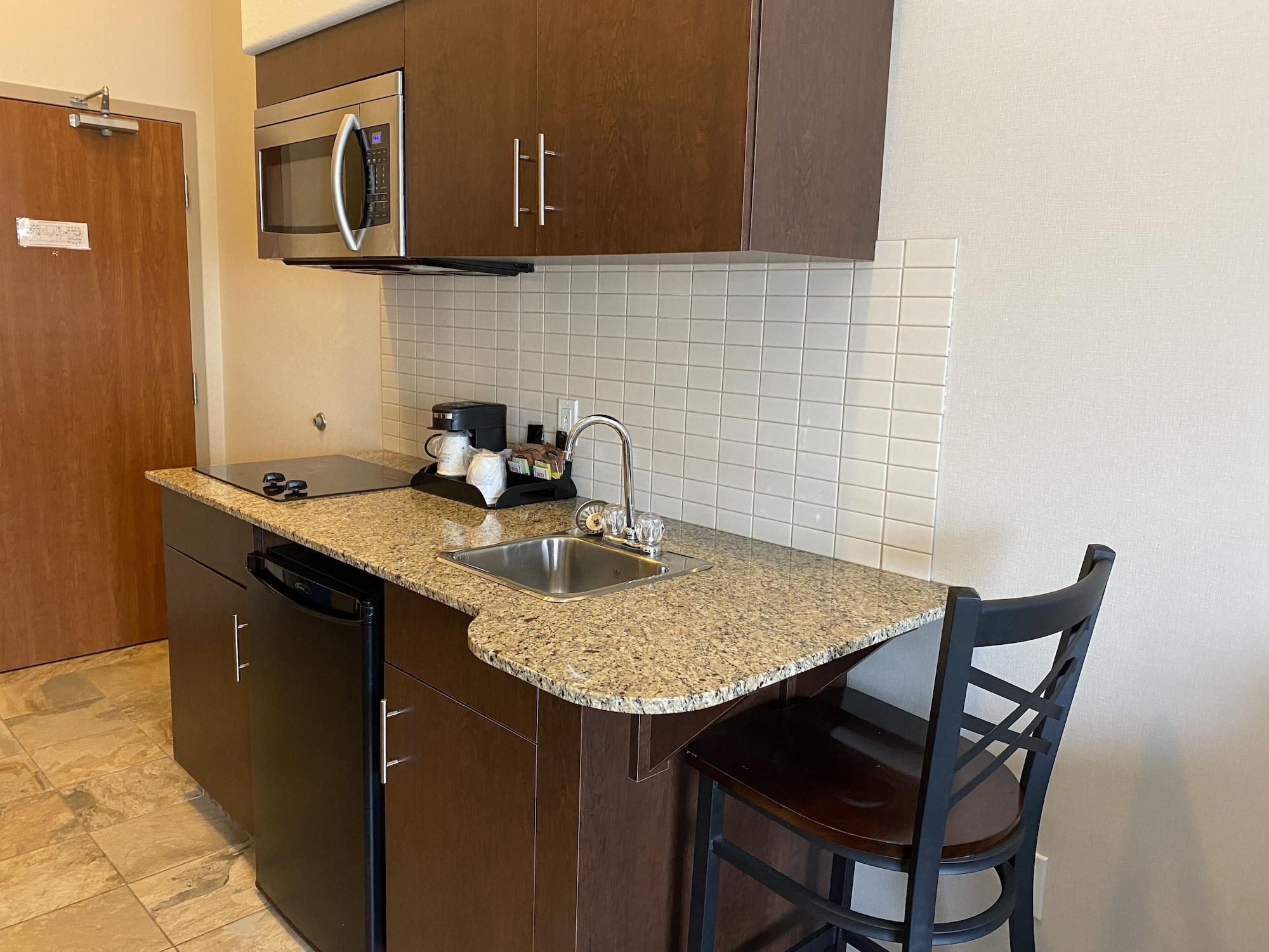 Hotel Ramada By Wyndham Creston Esterno foto