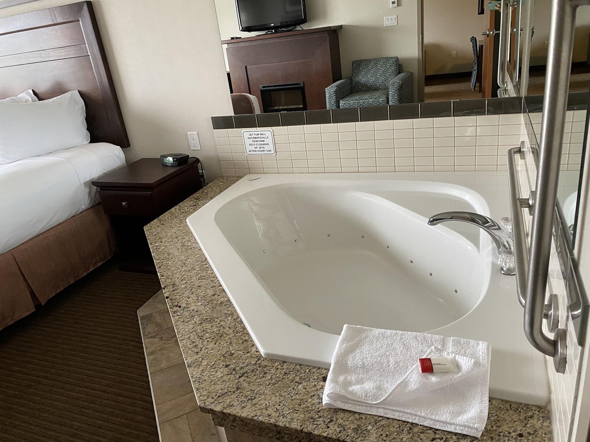 Hotel Ramada By Wyndham Creston Esterno foto