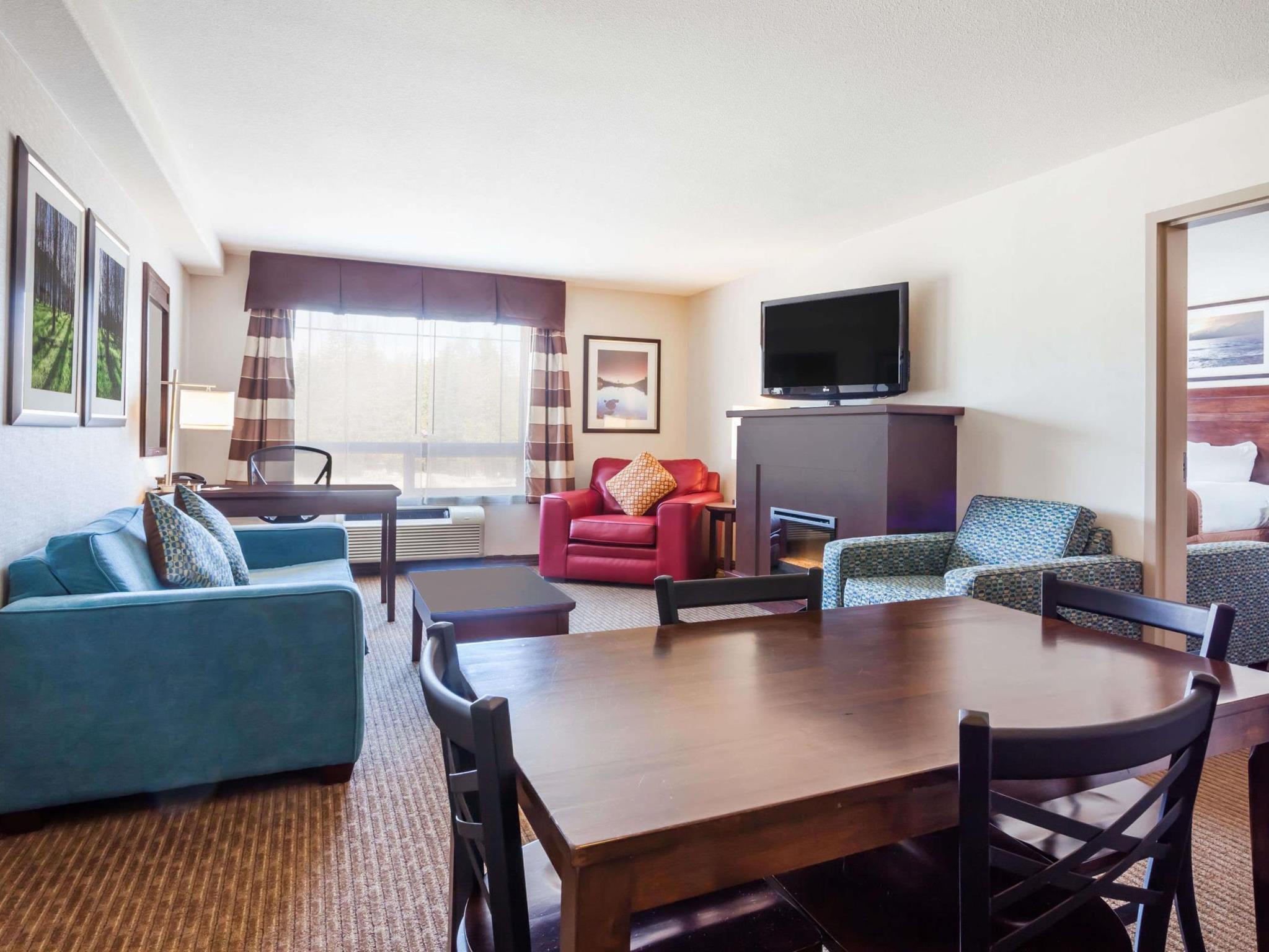 Hotel Ramada By Wyndham Creston Esterno foto