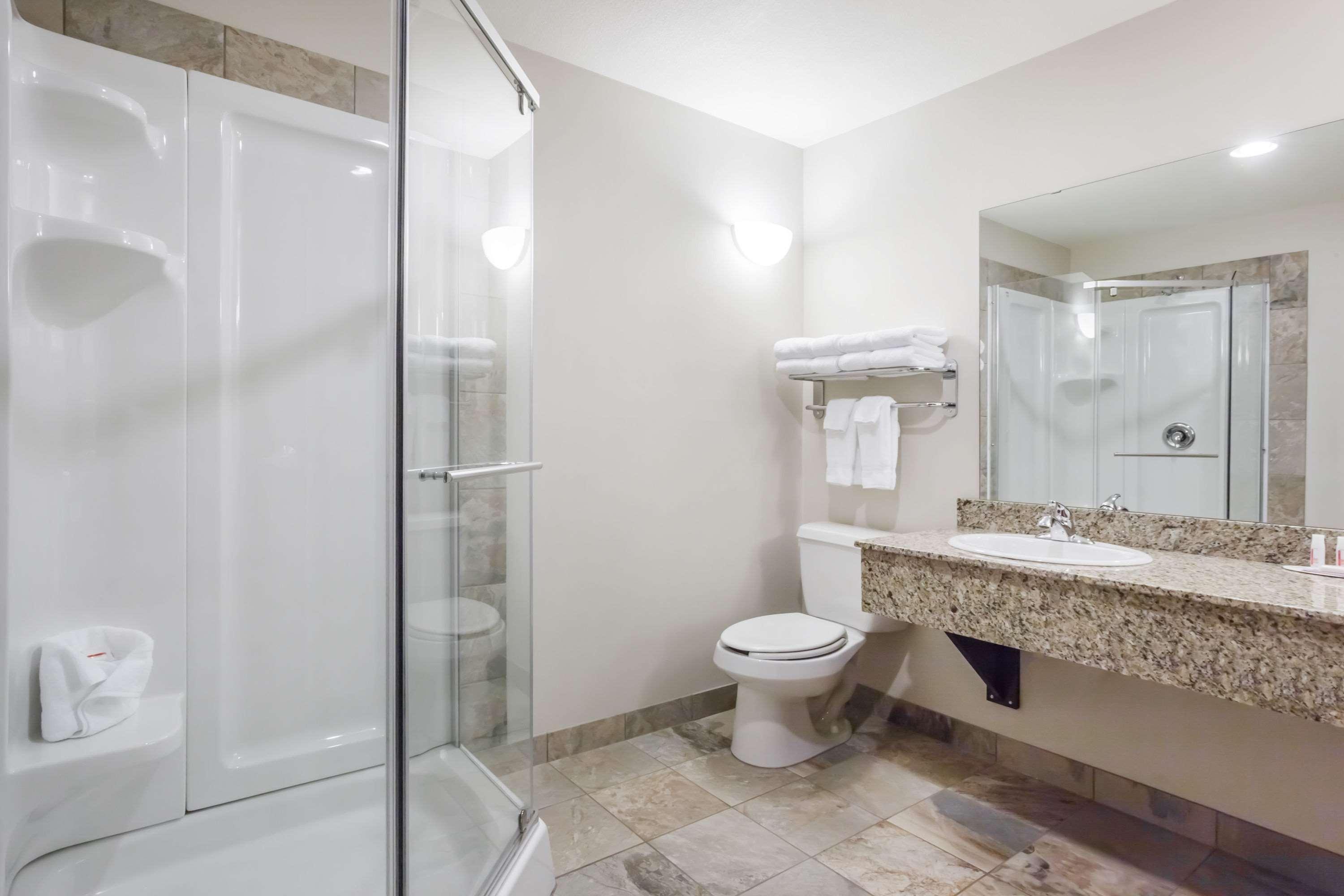 Hotel Ramada By Wyndham Creston Esterno foto