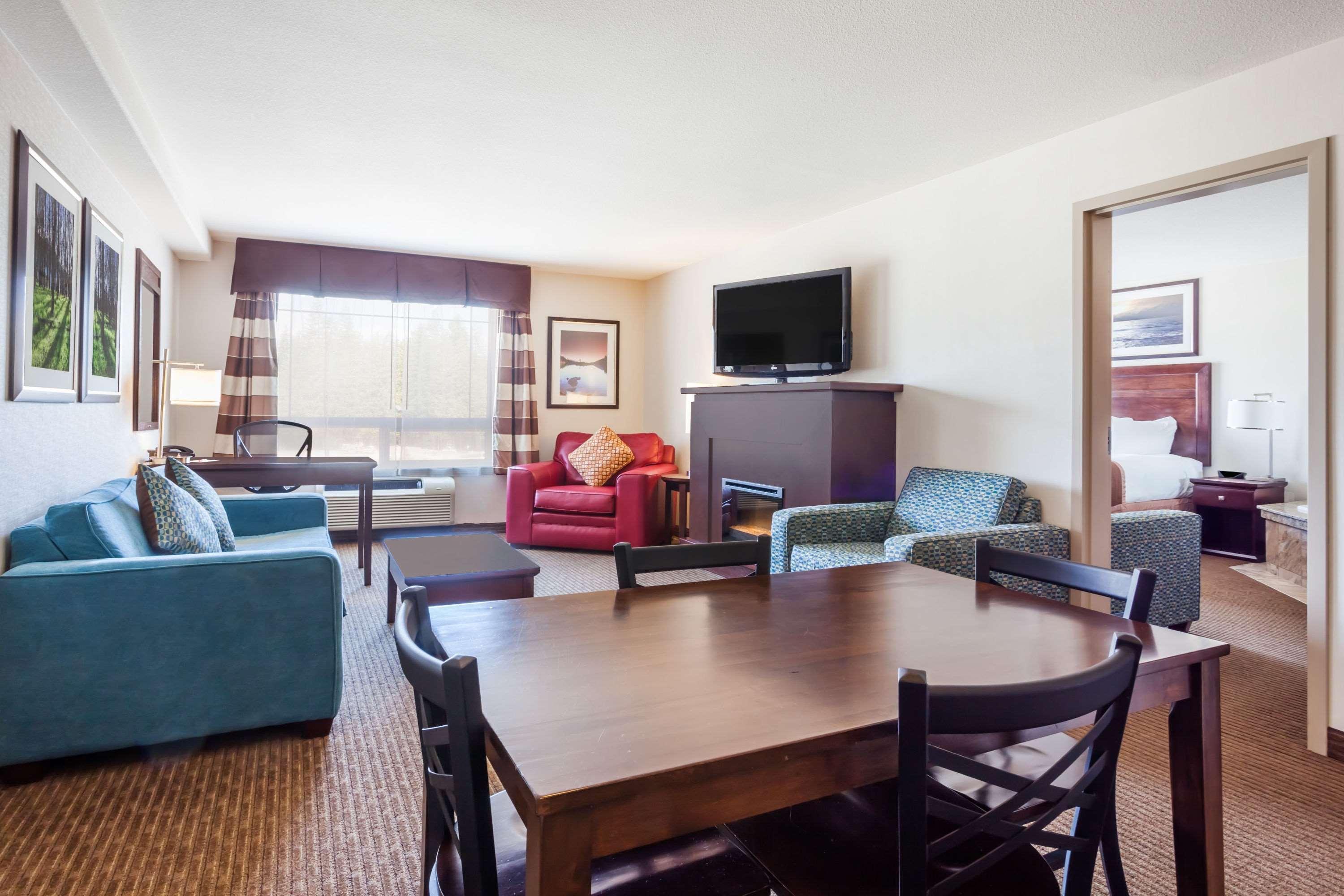Hotel Ramada By Wyndham Creston Esterno foto