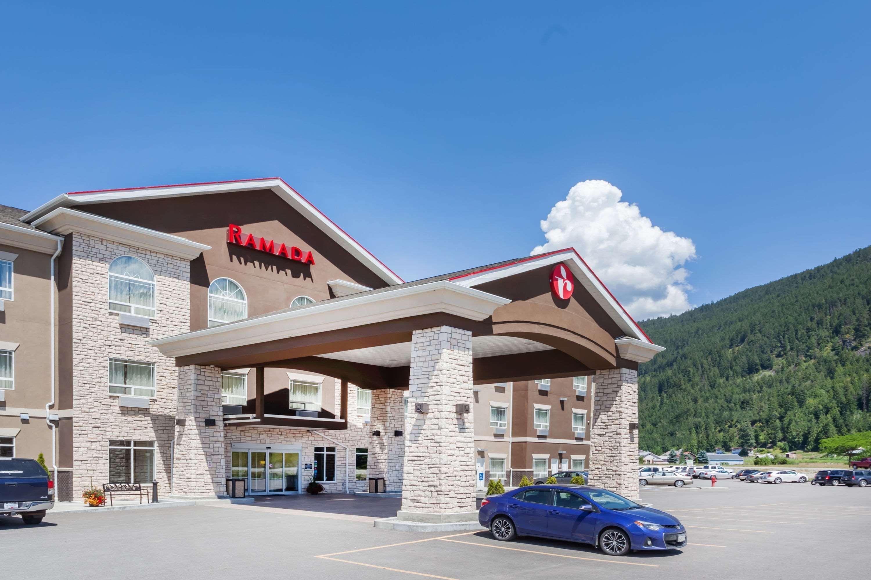 Hotel Ramada By Wyndham Creston Esterno foto
