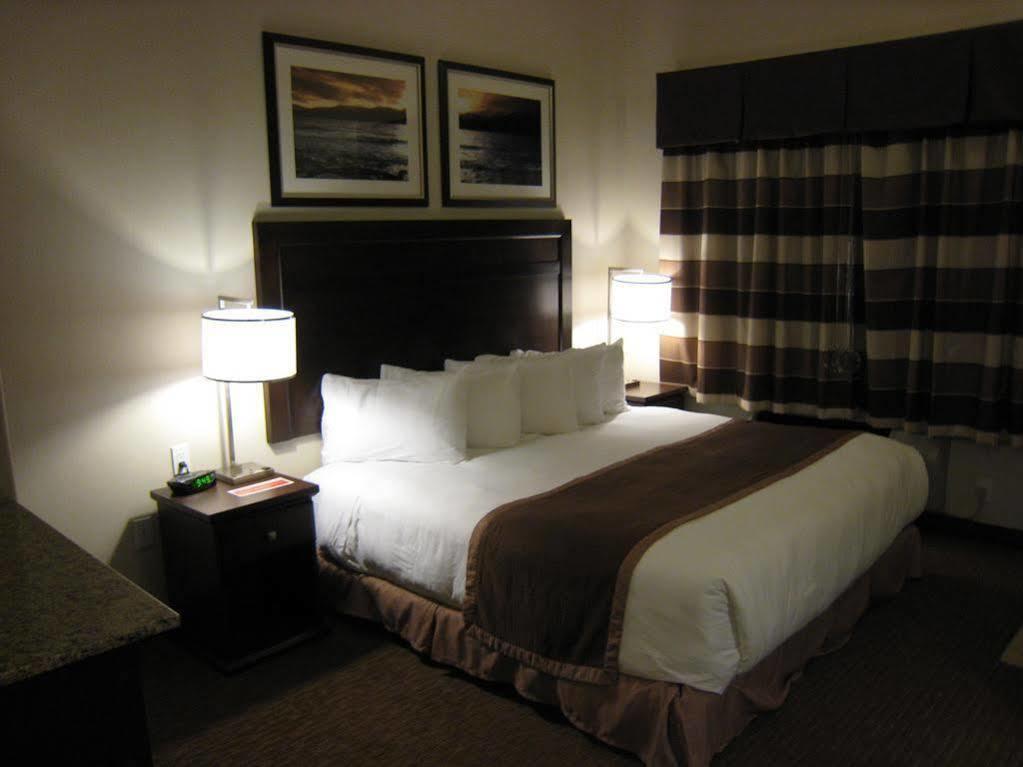 Hotel Ramada By Wyndham Creston Esterno foto