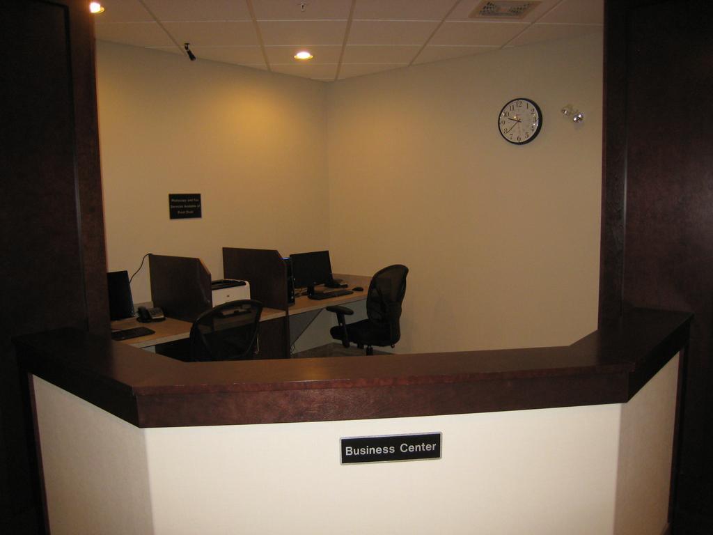 Hotel Ramada By Wyndham Creston Esterno foto