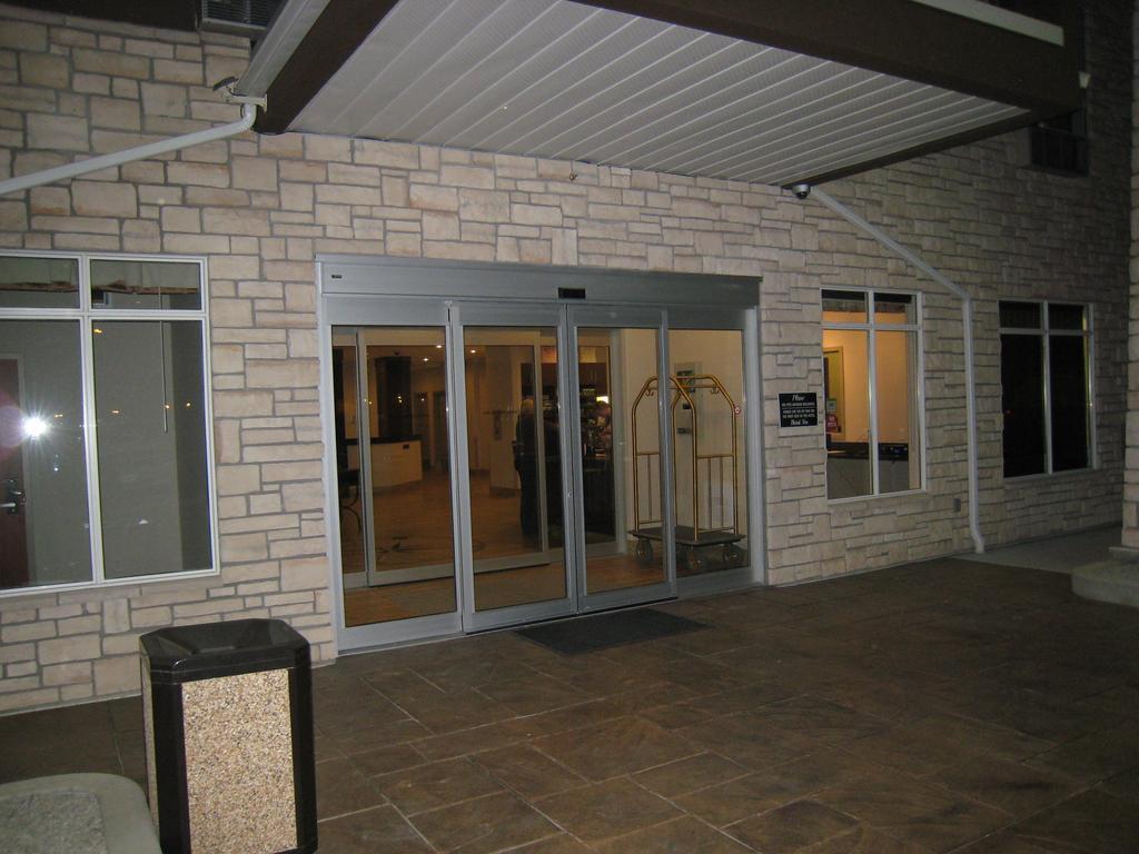 Hotel Ramada By Wyndham Creston Esterno foto