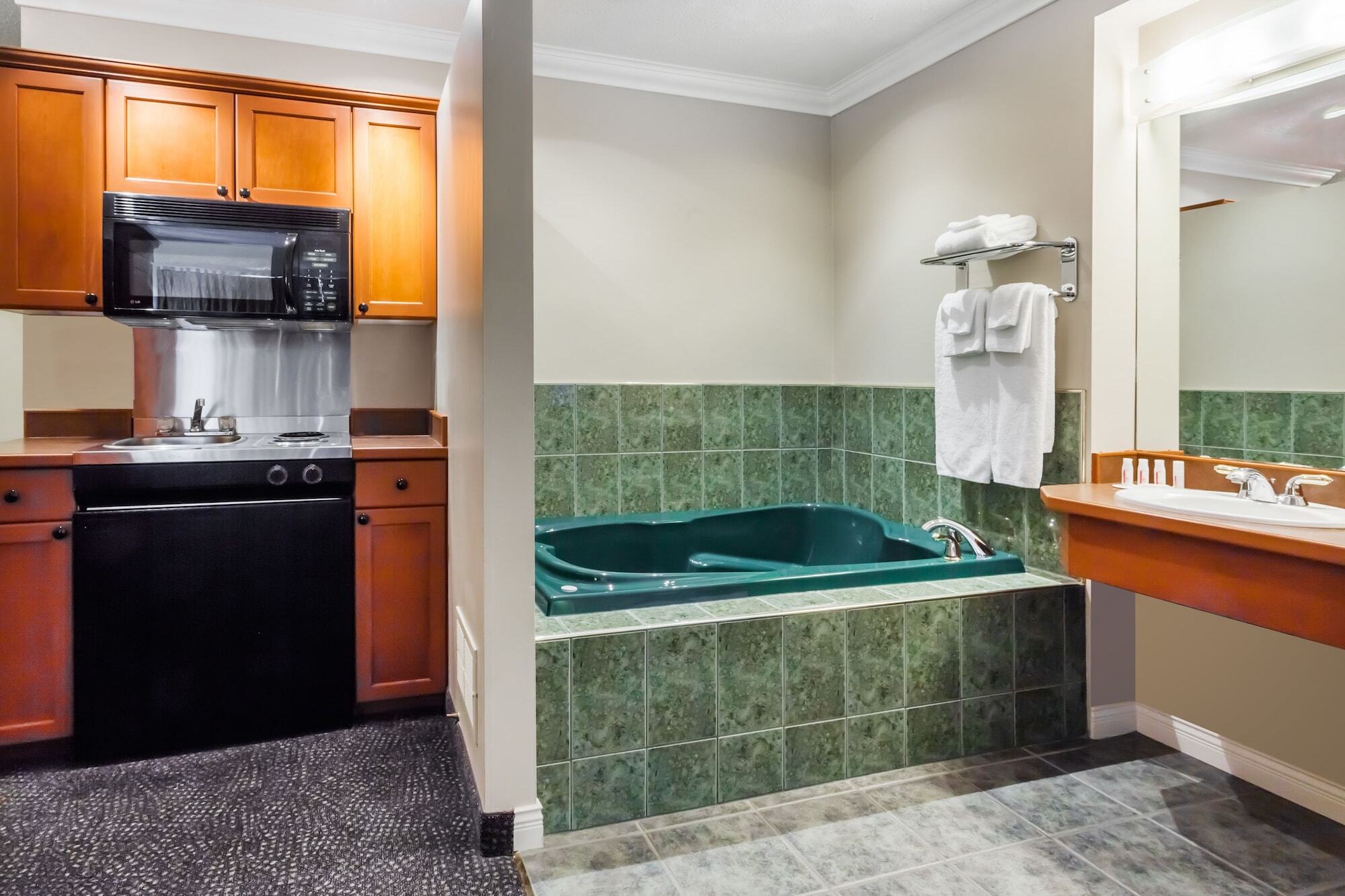 Hotel Ramada By Wyndham Creston Esterno foto